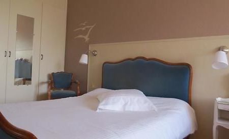 Logis L'Auberge du Gros Silly-sur-Nied Exterior foto