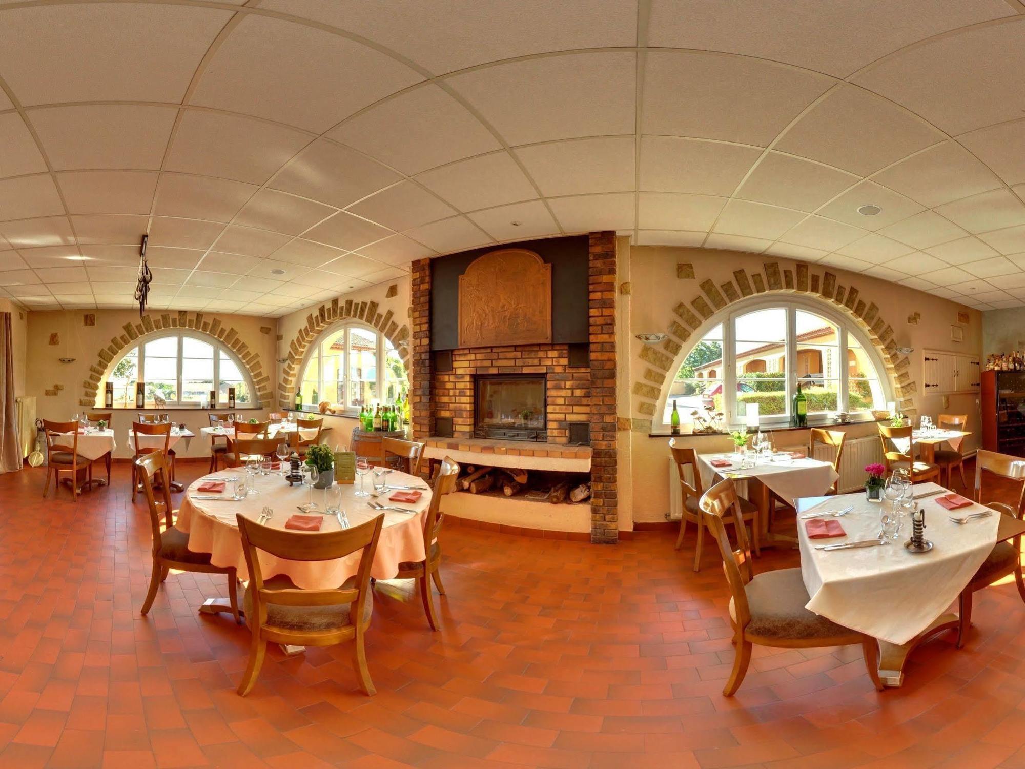 Logis L'Auberge du Gros Silly-sur-Nied Exterior foto